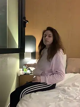 GoldenPussy1329 online show from 02-10-26, 10:03