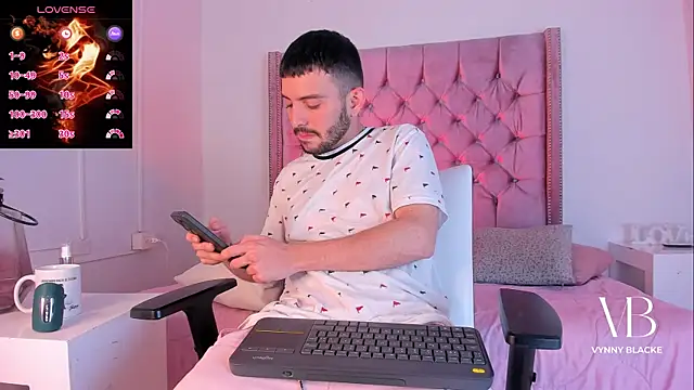 VynnyBlacke  online show from 11-04-25, 09:14