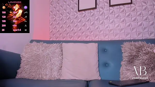 VynnyBlacke  online show from 11-06-25, 08:10