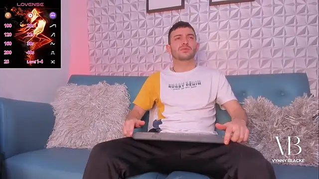 VynnyBlacke  online show from 11-10-25, 08:19