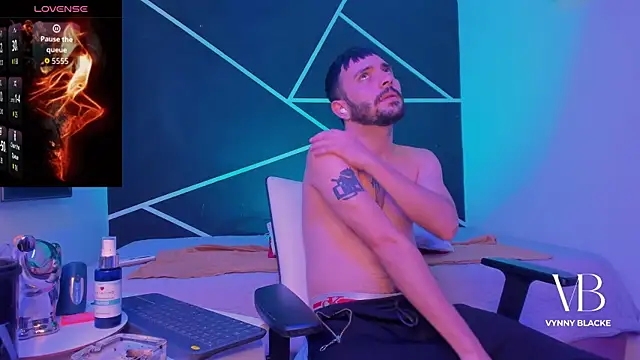 Snapshot of VynnyBlacke_ chatting on 12-20-25, 09:22 VynnyBlacke online show from 12-20-25, 09:22