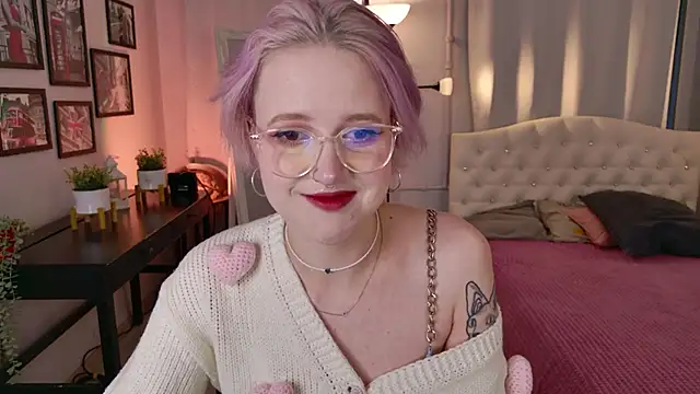 luna son online show from 11-21-25, 06:12