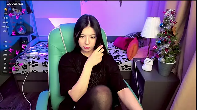 Snapshot of Azaliya_Haze chatting on 12-20-25, 05:25 Azaliya Haze online show from 12-20-25, 05:25