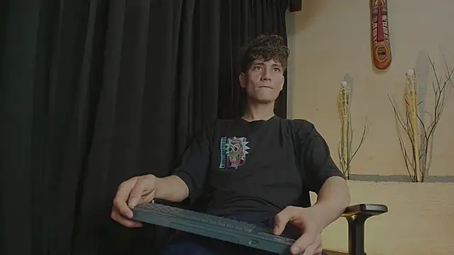 Snapshot of ZackMaye chatting on 10-04-25, 03:26 ZackMaye online show from 10-04-25, 03:26