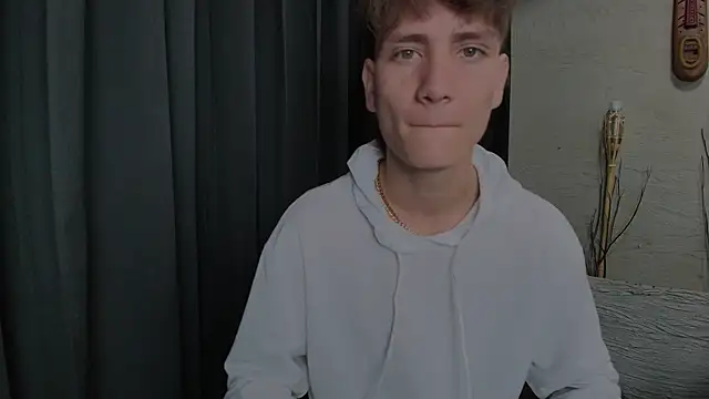 Snapshot of ZackMaye chatting on 10-08-25, 03:26 ZackMaye online show from 10-08-25, 03:26