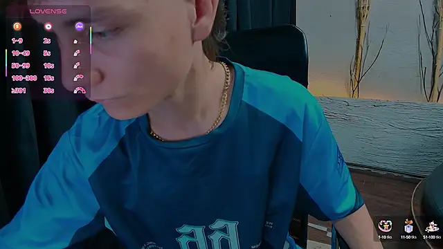 Snapshot of ZackMaye chatting on 10-10-25, 03:27 ZackMaye online show from 10-10-25, 03:27