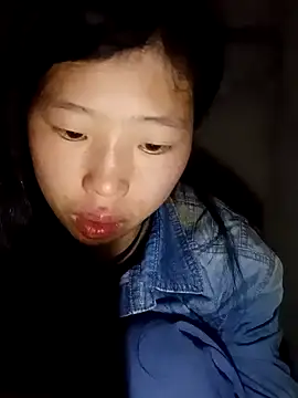 Snapshot of Khanhu_xx chatting on 02-13-26, 12:45 Khanhu xx online show from 02-13-26, 12:45