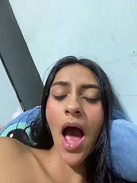 Snapshot of miluwatson chatting on 10-18-25, 02:14 miluwatson online show from 10-18-25, 02:14