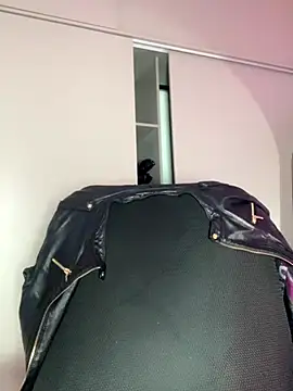 EmilyZuits online show from 11-08-25, 08:51