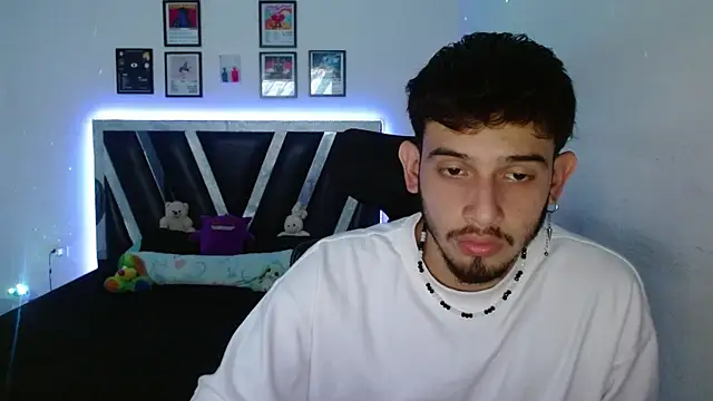 Sebasxxl12 online show from 12-18-25, 05:57