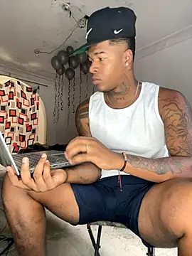 Snapshot of MickeyTyson chatting on 10-19-25, 05:02 MickeyTyson online show from 10-19-25, 05:02
