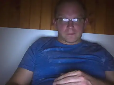 Snapshot of Rado2812 chatting on 10-06-25, 07:00 Rado2812 online show from 10-06-25, 07:00