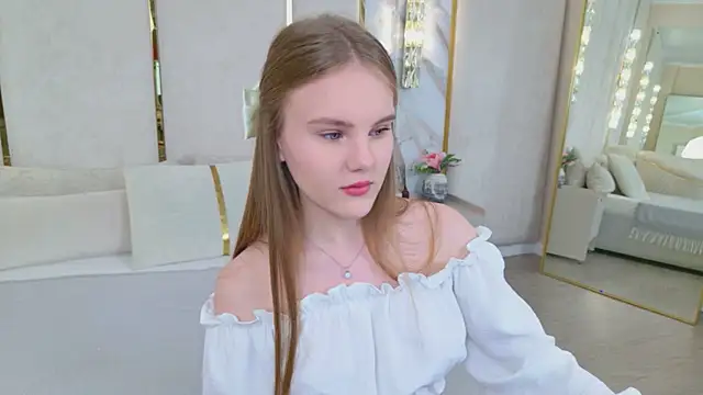 Lili Lohan online show from 05-13-26, 05:05
