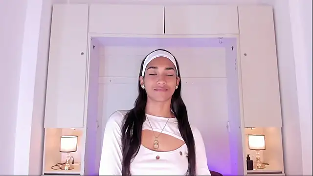 AnahiCollins online show from 10-13-25, 11:43