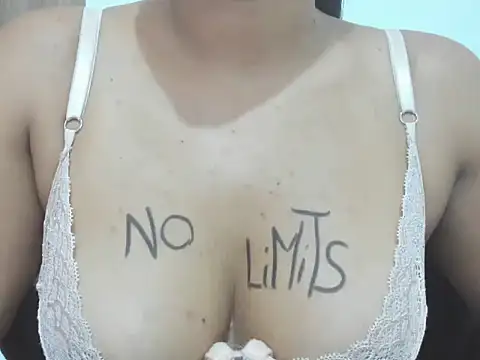 Valentinahot7 online show from 10-22-25, 03:12