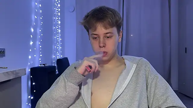 Snapshot of _bee_boy_ chatting on 10-11-25, 04:05 bee boy online show from 10-11-25, 04:05