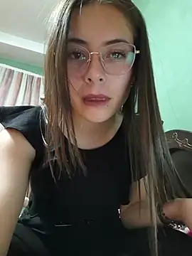 Snapshot of EmmaValencia_ chatting on 11-19-25, 05:18 EmmaValencia online show from 11-19-25, 05:18