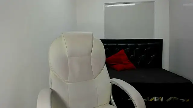 Snapshot of ParisBustamanterx chatting on 10-11-25, 03:39 ParisBustamanterx online show from 10-11-25, 03:39