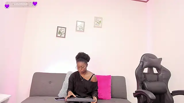 Snapshot of staicy26 chatting on 05-20-26, 02:12 staicy26 online show from 05-20-26, 02:12
