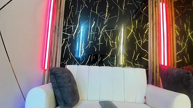 Nahomy Smiths aws online show from 10-03-25, 09:34