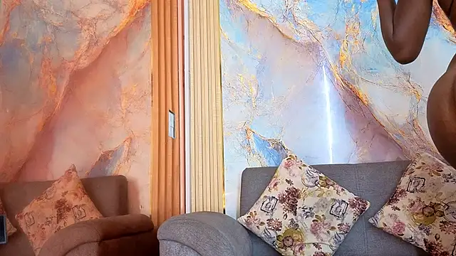 Nahomy Smiths aws online show from 10-21-25, 09:37