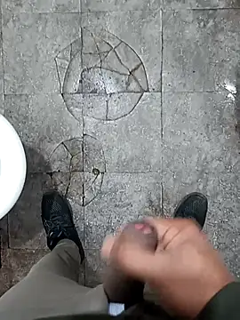 Snapshot of SlipperyRebound0 chatting on 11-18-25, 03:05 SlipperyRebound0 online show from 11-18-25, 03:05