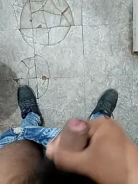 Snapshot of SlipperyRebound0 chatting on 11-20-25, 05:01 SlipperyRebound0 online show from 11-20-25, 05:01