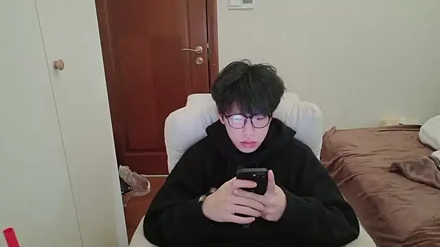 Snapshot of hangzi-0011 chatting on 01-13-26, 08:19 hangzi-0011 online show from 01-13-26, 08:19