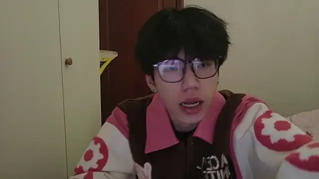 Snapshot of hangzi-0011 chatting on 02-03-26, 07:13 hangzi-0011 online show from 02-03-26, 07:13