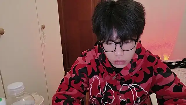 Snapshot of hangzi-0011 chatting on 02-11-26, 10:42 hangzi-0011 online show from 02-11-26, 10:42