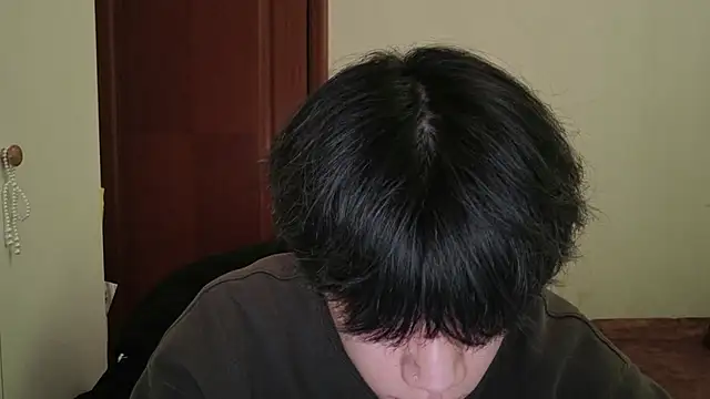 Snapshot of hangzi-0011 chatting on 02-25-26, 04:33 hangzi-0011 online show from 02-25-26, 04:33