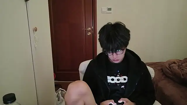 Snapshot of hangzi-0011 chatting on 03-12-26, 09:26 hangzi-0011 online show from 03-12-26, 09:26