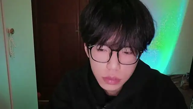 Snapshot of hangzi-0011 chatting on 03-13-26, 12:01 hangzi-0011 online show from 03-13-26, 12:01