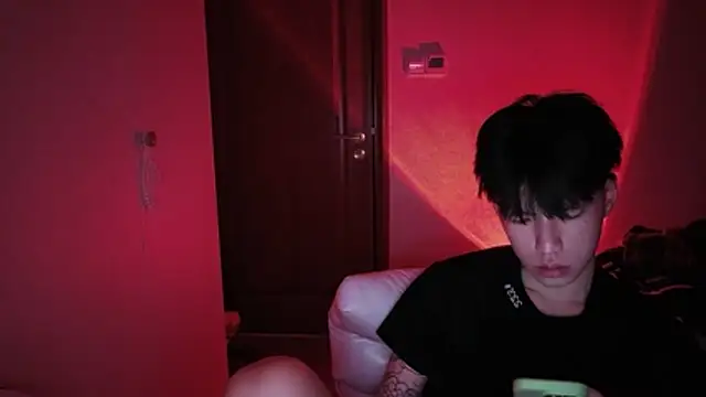 Snapshot of hangzi-0011 chatting on 03-19-26, 11:14 hangzi-0011 online show from 03-19-26, 11:14