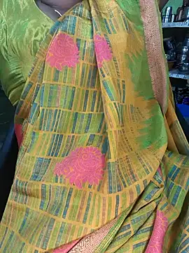 Snapshot of Tamilselviroja- chatting on 12-19-25, 03:52 Tamilselviroja- online show from 12-19-25, 03:52