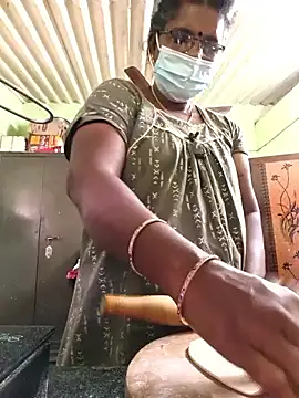 Snapshot of Tamilselviroja- chatting on 12-20-25, 09:16 Tamilselviroja- online show from 12-20-25, 09:16