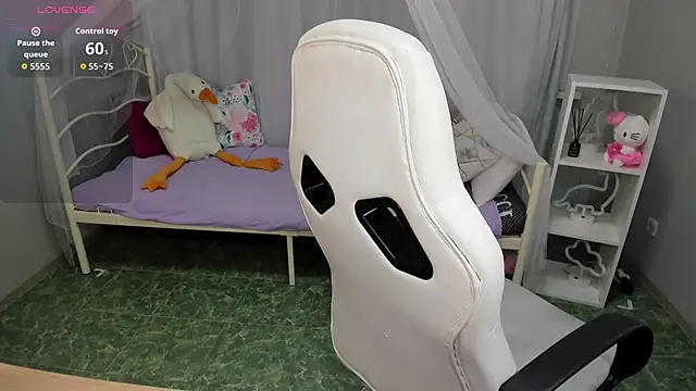 LindaRomero online show from 11-16-25, 09:37