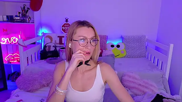 MysticRoxanne online show from 12-03-25, 07:27