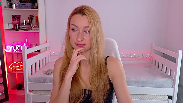 Snapshot of MysticRoxanne chatting on 01-11-26, 10:09 MysticRoxanne online show from 01-11-26, 10:09