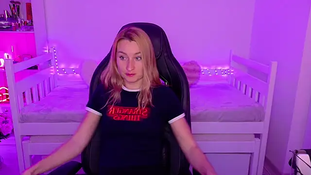 Snapshot of MysticRoxanne chatting on 01-15-26, 07:06 MysticRoxanne online show from 01-15-26, 07:06