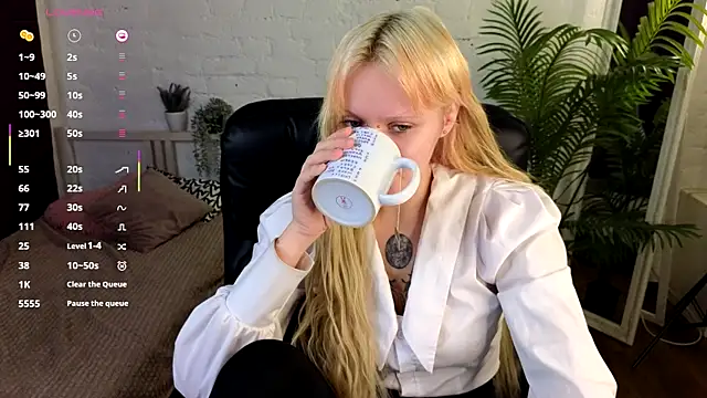 kitten murray  online show from 11-02-25, 05:43