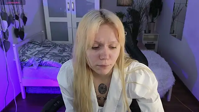 kitten murray  online show from 11-08-25, 06:02