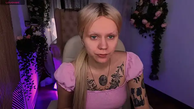 kitten murray  online show from 11-25-25, 12:49