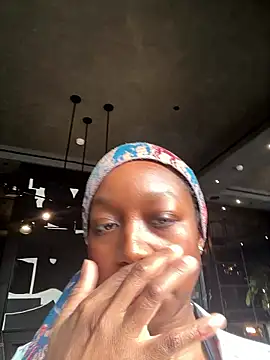 Snapshot of tia___fox chatting on 01-18-26, 02:32 tia fox online show from 01-18-26, 02:32