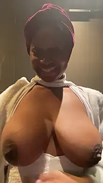 Snapshot of tia___fox chatting on 02-02-26, 07:34 tia fox online show from 02-02-26, 07:34