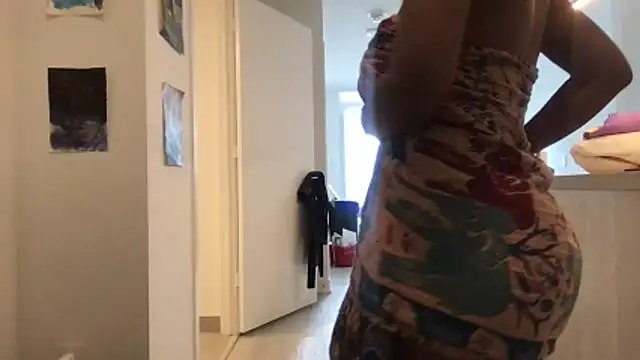 Snapshot of tia___fox chatting on 02-19-26, 06:48 tia fox online show from 02-19-26, 06:48