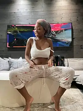 Snapshot of tia___fox chatting on 02-20-26, 06:26 tia fox online show from 02-20-26, 06:26