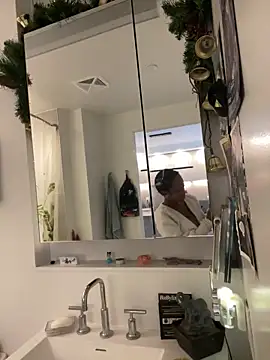 Snapshot of tia___fox chatting on 02-25-26, 05:11 tia fox online show from 02-25-26, 05:11