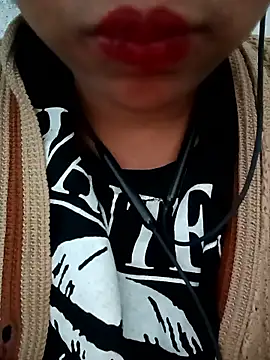 Snapshot of Pihu-56 chatting on 01-08-26, 04:04 Pihu-56 online show from 01-08-26, 04:04