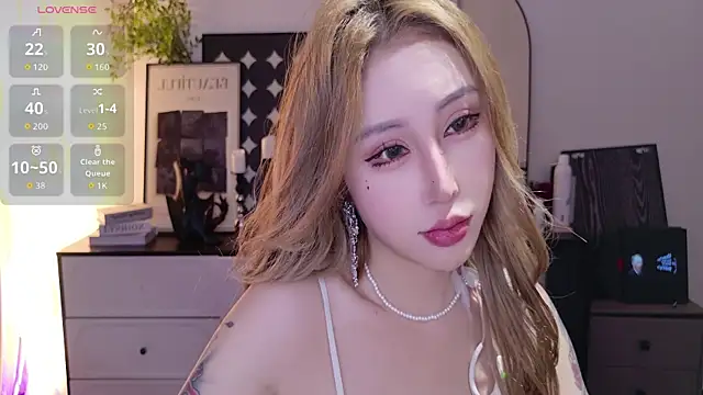 Snapshot of funnygirl0929 chatting on 12-17-25, 04:02 funnygirl0929 online show from 12-17-25, 04:02